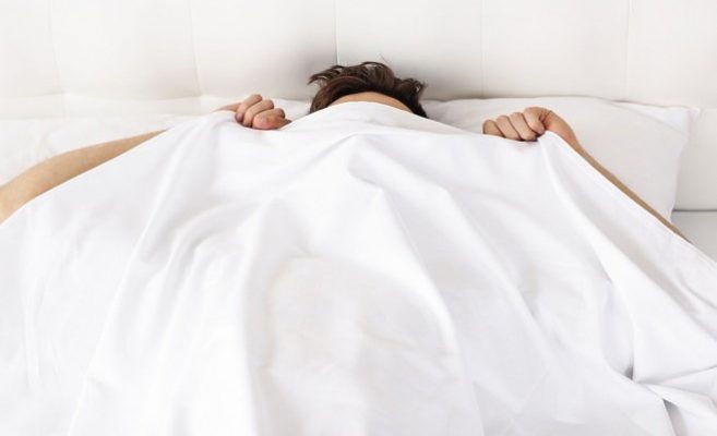 Trùm kín chăn khi ngủ là một thói quen xấu gây hại cho cơ thể
